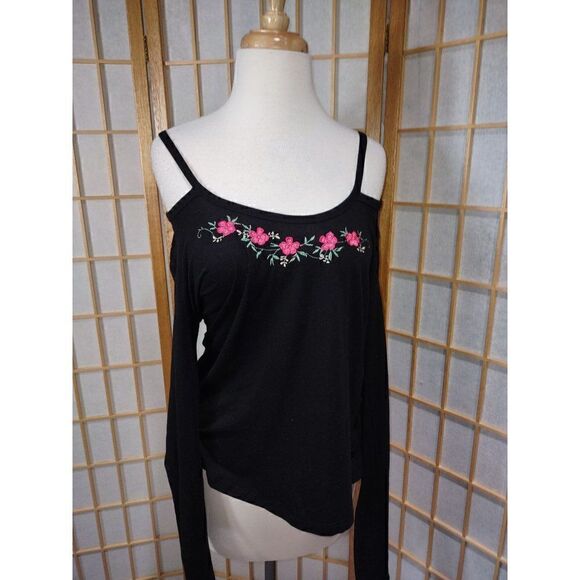 FloraâLgâCold ShoulderâEmbroideredâTop - Picture 9 of 16